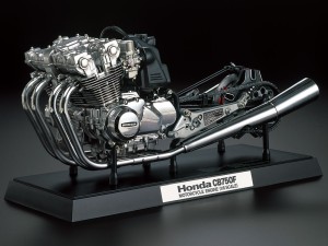 Tamiya 16024 1/6 Honda CB750F - Silnik